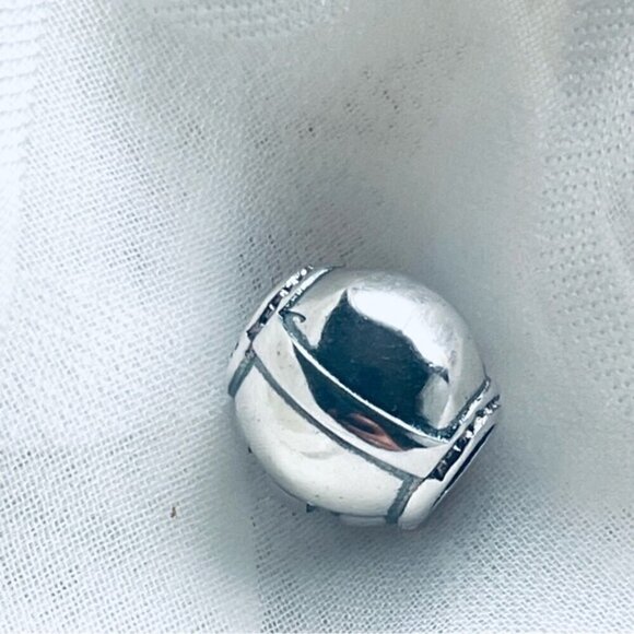 ✨ NWOT Baby Yoda Grogu 🟩 Charm – The Mandalorian ✨ - Picture 9 of 9